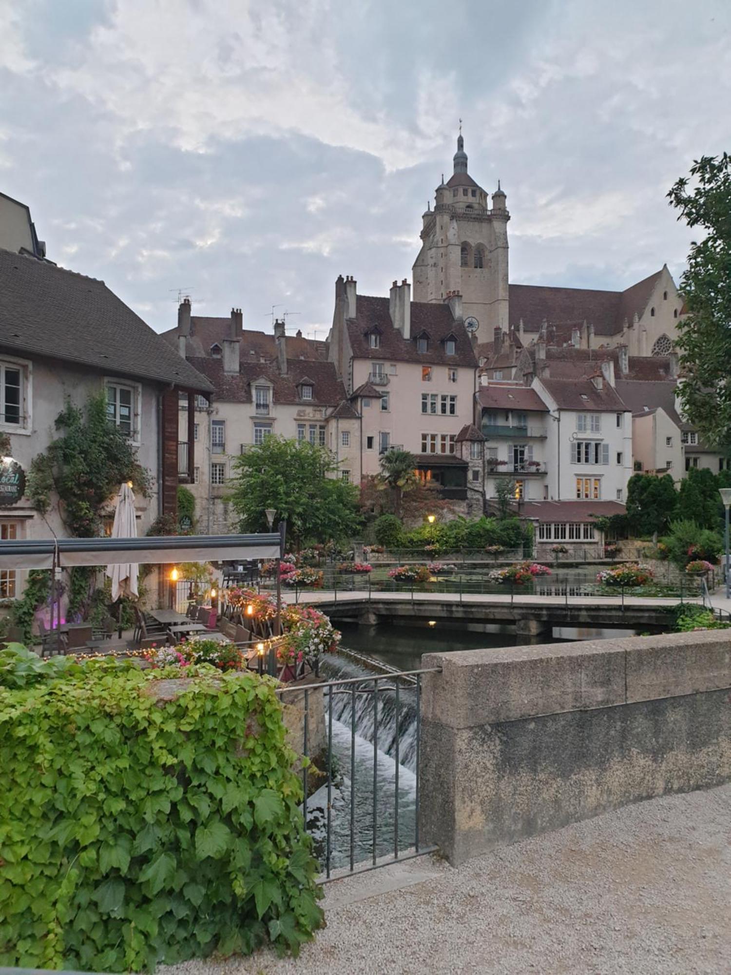 Apartamento Le Matin Calme - Charme Ancien - Vue Canal Dole Exterior foto